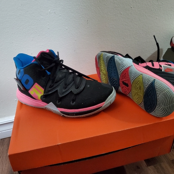 Nike kyrie 5- just do it - Picture 3 of 3